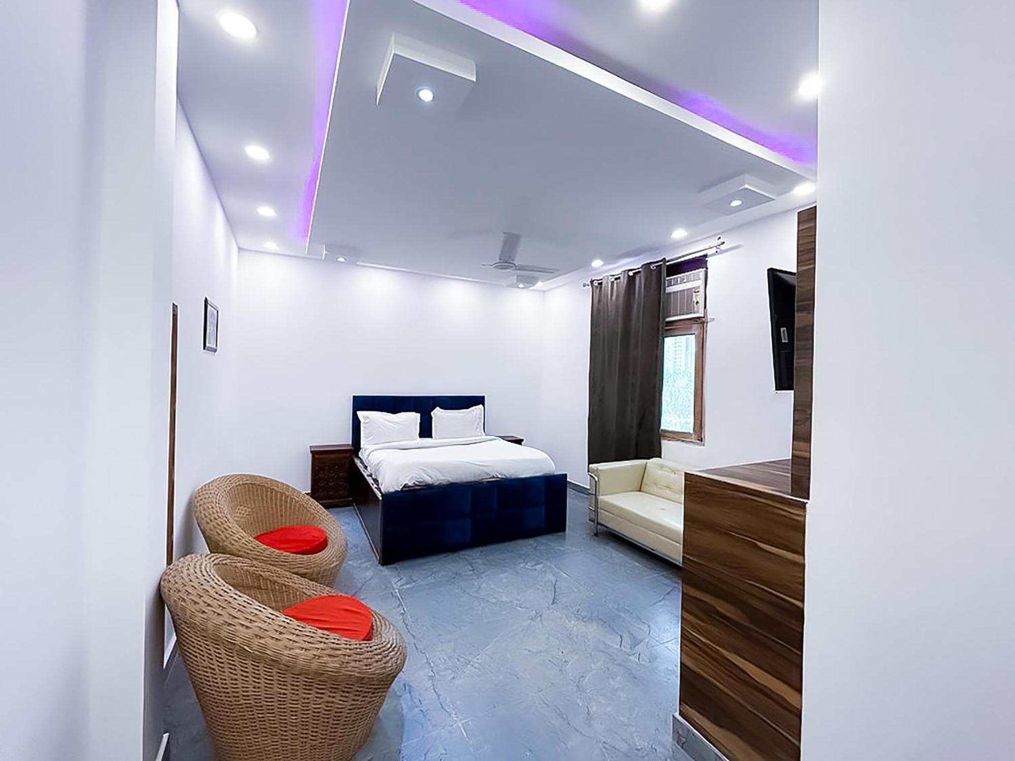 Hotel Js Garden - Near Jaypee Hospital Нойда Экстерьер фото