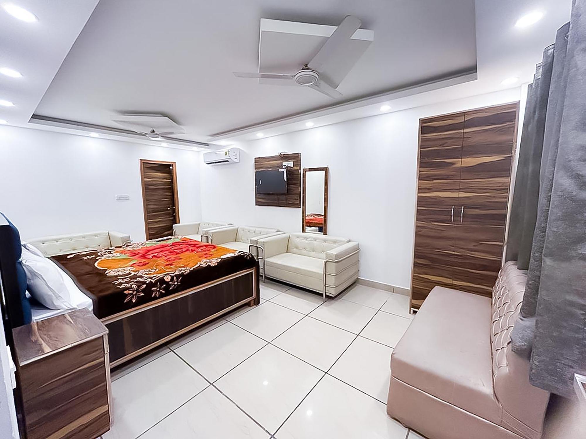 Hotel Js Garden - Near Jaypee Hospital Нойда Экстерьер фото