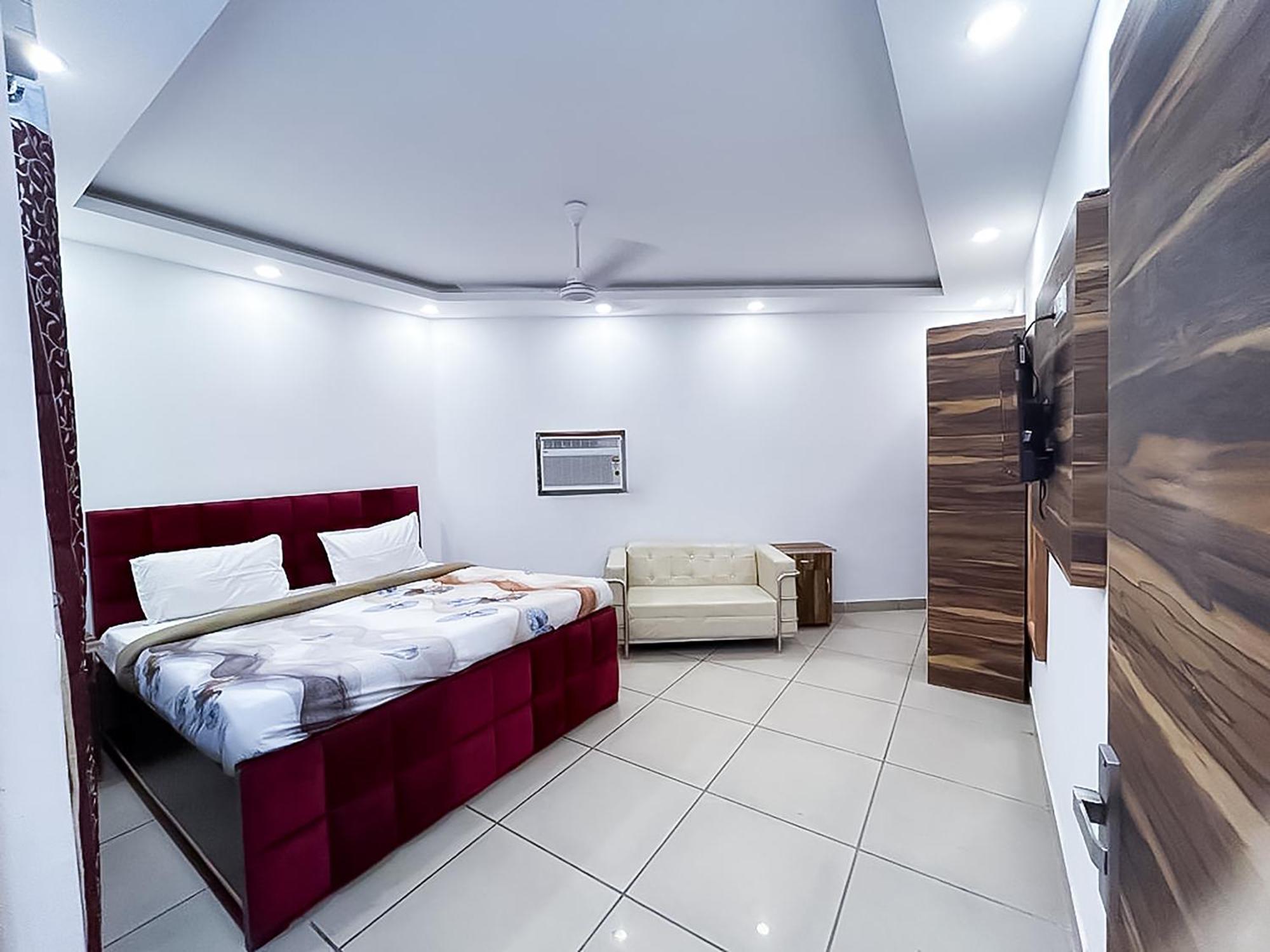Hotel Js Garden - Near Jaypee Hospital Нойда Экстерьер фото