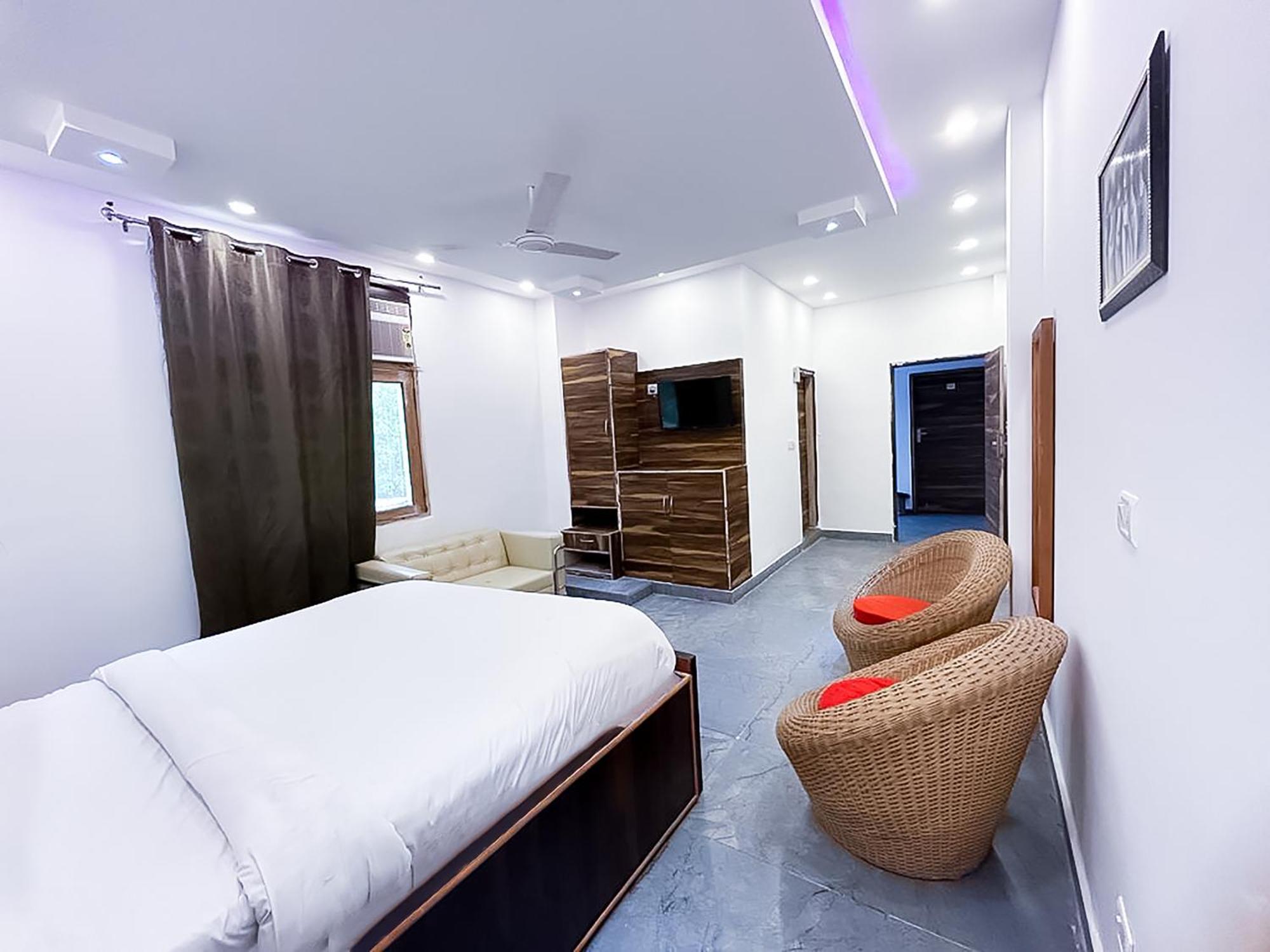 Hotel Js Garden - Near Jaypee Hospital Нойда Экстерьер фото