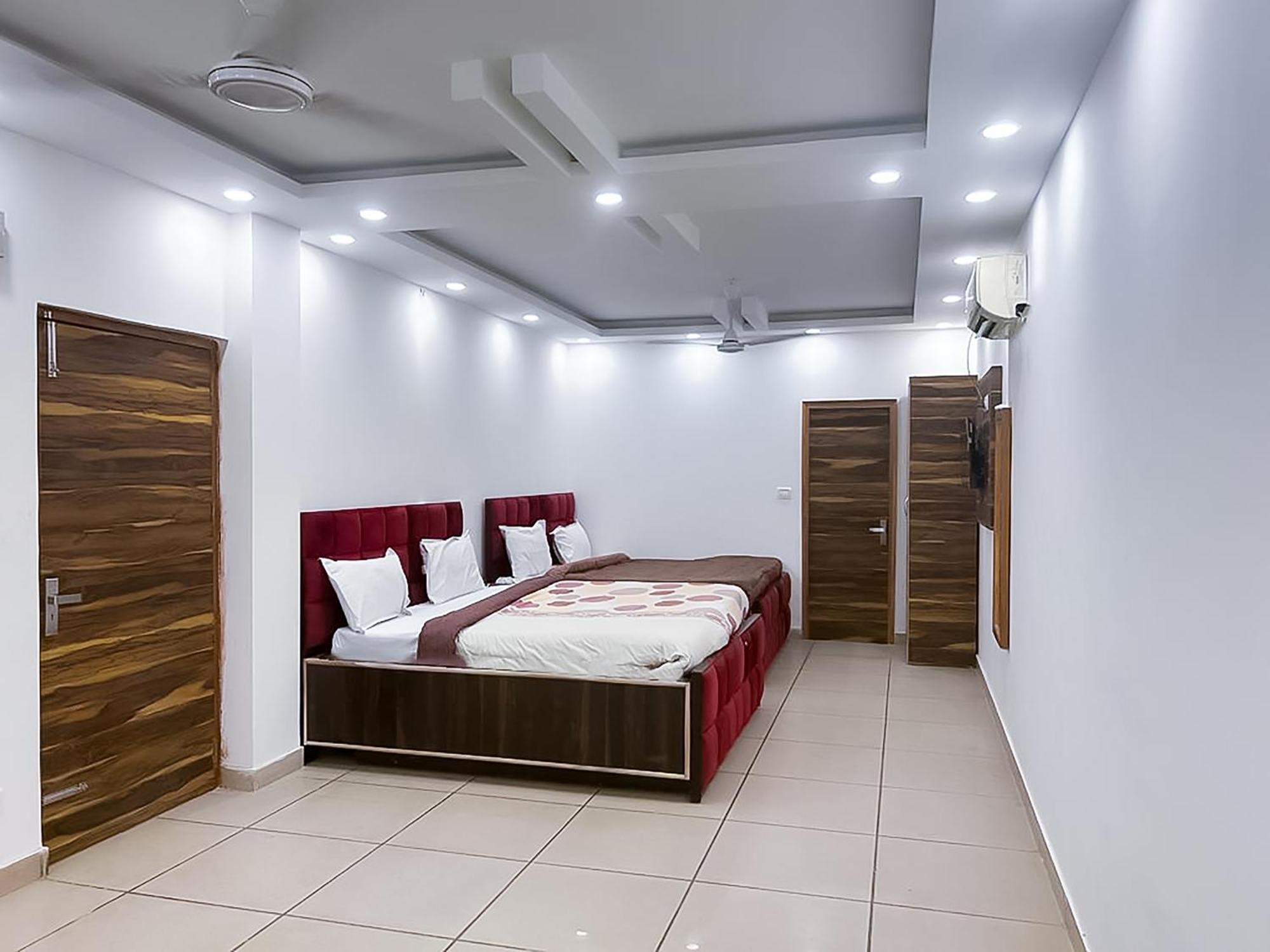 Hotel Js Garden - Near Jaypee Hospital Нойда Экстерьер фото