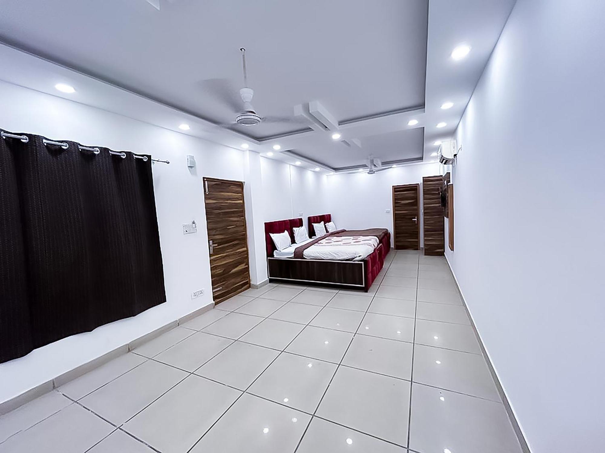 Hotel Js Garden - Near Jaypee Hospital Нойда Экстерьер фото